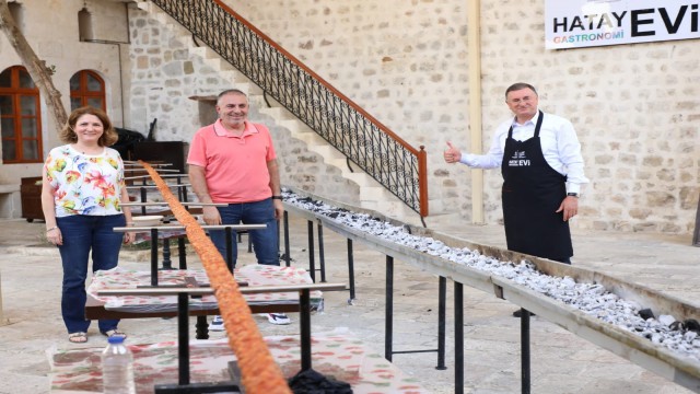 UNESCO Hatay Gastronomi Evinde 31 metrelik boru kebabı yapıldı