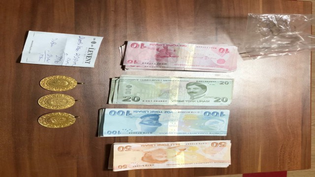 Unutulan çantadaki altın ve paraları çalan işyeri çalışanı yakalandı