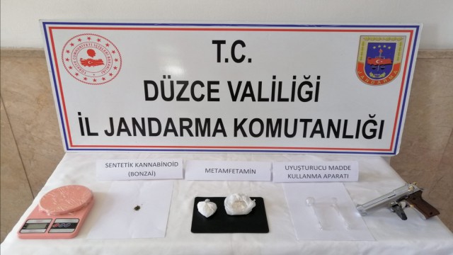 Uyuşturucu satıcıları jandarma operasyonu ile yakalandı