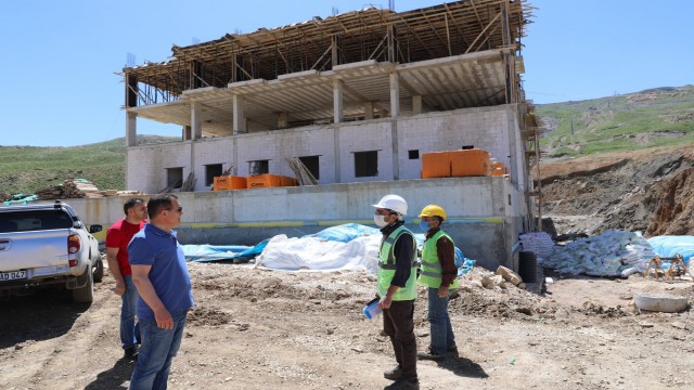 Vali Akbıyık, kayak merkezini ziyaret etti