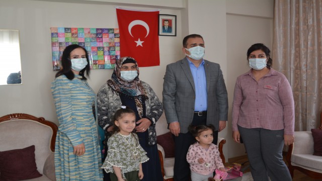 Vali Akıbıytan şehit ailesine ziyaret