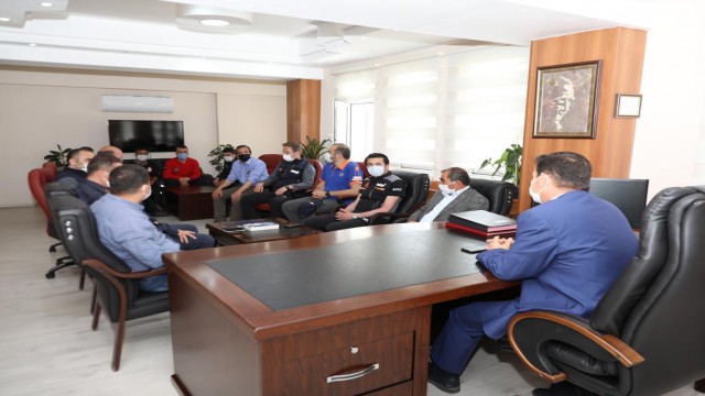 Vali Arslantaş, bulunan Kerim Canın ailesinin mutluluğunu paylaştı