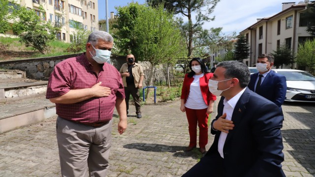 Vali Atay şehit ailesini ziyaret etti