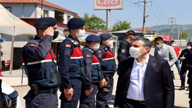 Vali Atay, vatandaşların bayramını kutladı