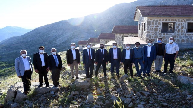 Vali Çuhadar protokol üyeleri Tut ve Besni ilçelerini gezdi