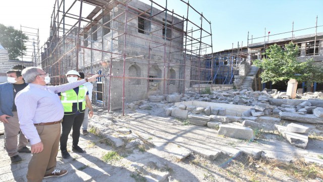 Vali Karaloğlu, Sur ilçesinde devam eden restorasyon çalışmalarını inceledi