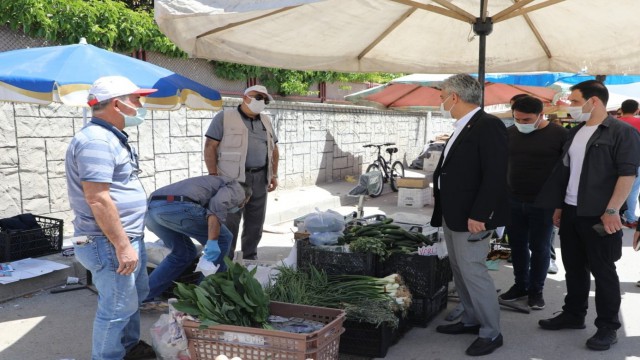 Vali Makas, semt pazarında denetimde bulundu