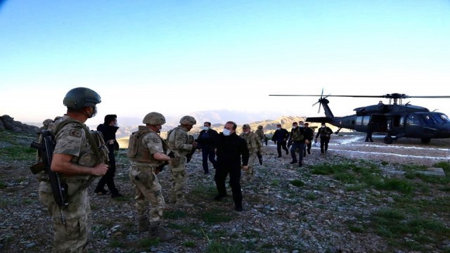 Vali Pehlivan, Cudi Dağı Üs Bölgesinde askerlerle iftar yaptı