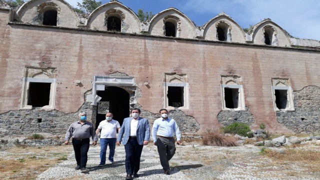 Vali Tavlı, turizm sezonu öncesi Fethiyede incelemelerde bulundu