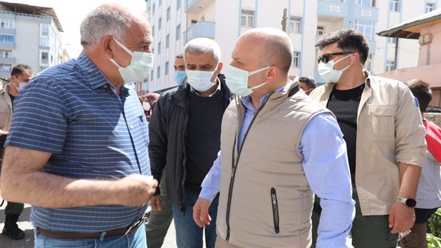 Vali Varol semt pazarında denetim gerçekleştirdi