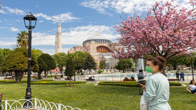 Vali Yerlikaya İstanbula Mart ayında gelen turist sayısını açıkladı