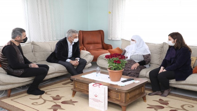 Validen şehit ailesine ziyaret