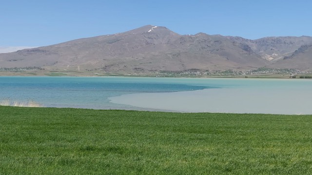 Vanda yağış sonrası Van Gölünün rengi değişti