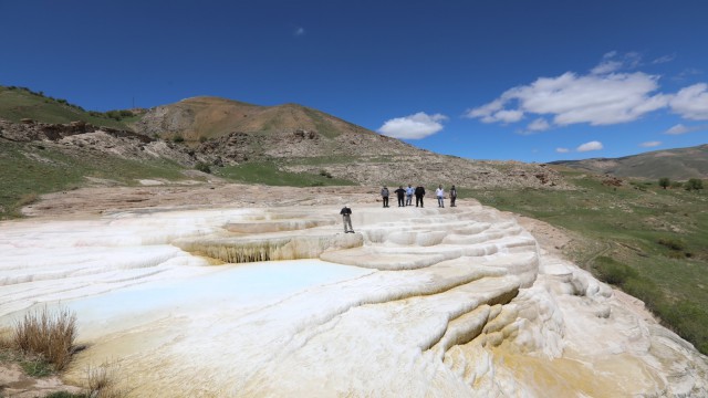 Vanın Pamukkalesi ziyaretçilerini bekliyor