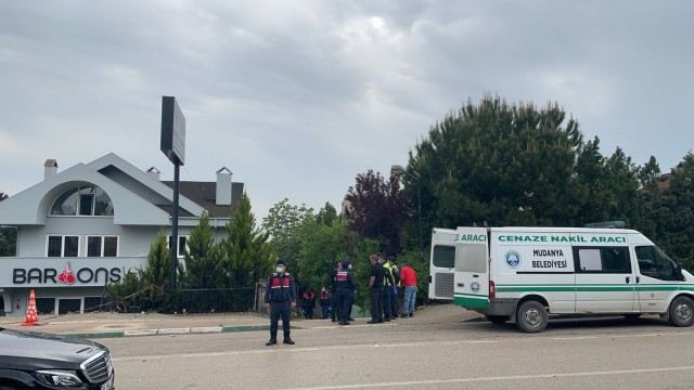 Villanın bahçesine uçan aracın sürücüsü hayatını kaybetti