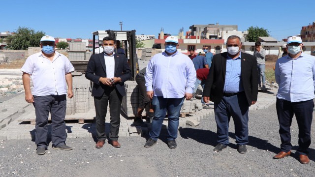 Viranşehirde kilitli parke taşı çalışmaları devam ediyor
