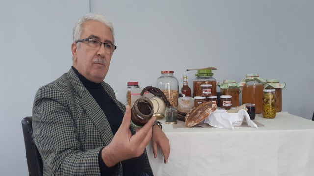 Virüsten korunmak için tükettiği gıdaları kendisi üretmeye başladı