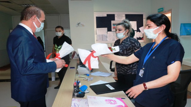 Yalçınkaya sağlık çalışanlarını unutmadı