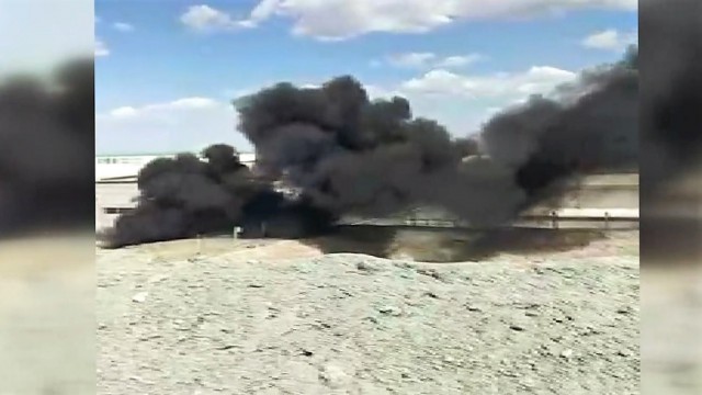 Yanan lastiklerin dumanı gökyüzünü kapladı