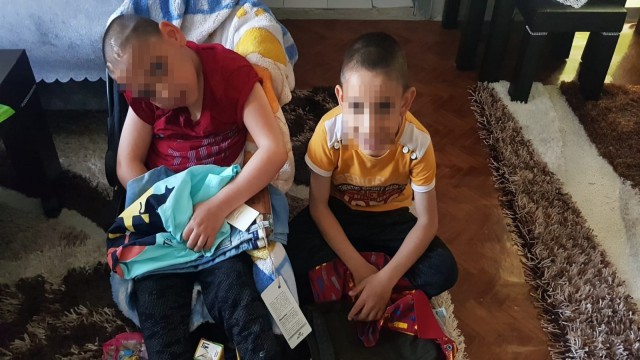 Yardımseverlerden çocuklara bayramlık yardımı