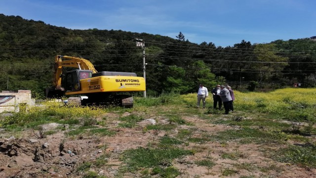 Yarı olimpik kapalı yüzme havuzu için kazma vuruldu