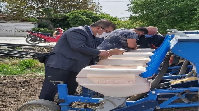 Yerli ve milli mısır ve ayçiçek tohumları toprak ile buluştu