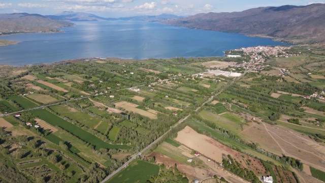 Yeşile bürünen Sivrice muhteşem doğasıyla cezbediyor