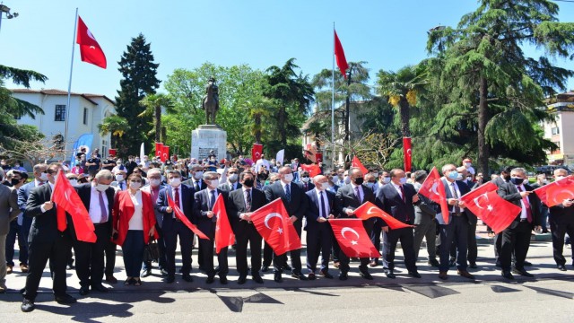 Yıldırımda 19 Mayıs coşkusu sokaklara taştı
