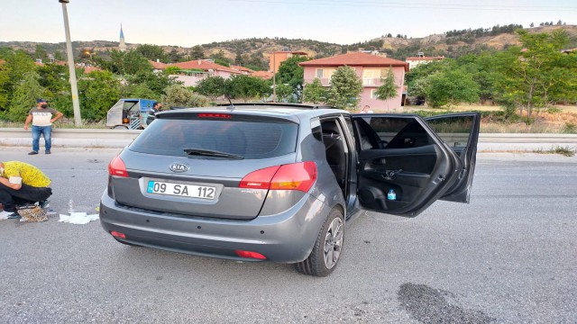 Yolun sağında duran araca çarptı: 6 yaralı