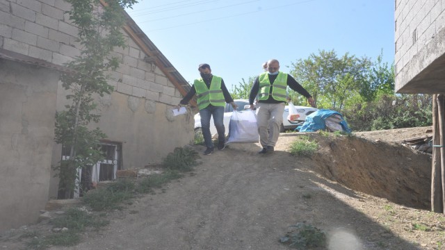 Yüksekova İlim Yayma Cemiyeti şubesinden 300 aileye gıda yardımı