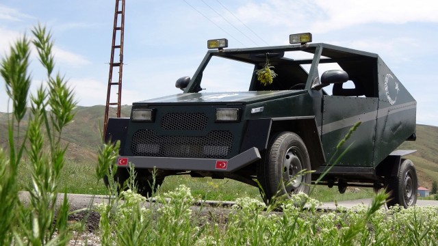 Yüksekovalı çoban 20 litre benzinle 150 kilometre giden ‘Hummer tarzı araba yaptı