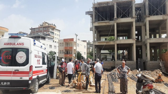 Yüksekten düşen inşaat işçisi ağır yaralandı