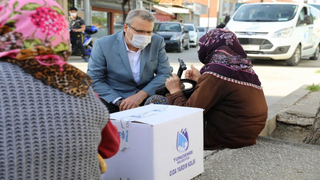 Yunusemre ramazan ayında da ihtiyaç sahiplerinin yanında