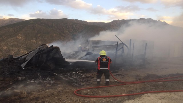Yusufelinde işçilerin kaldığı konteynerde yangın