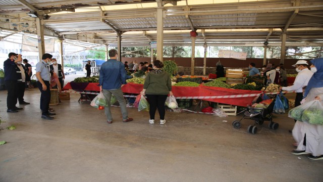 Zabıtadan pazarlara sıkı denetim