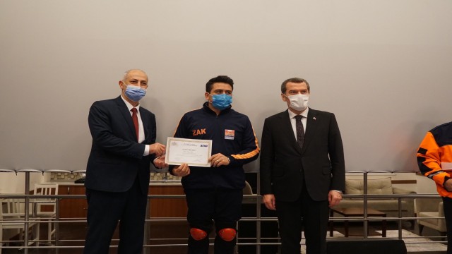 Zeytinburnunda 23 personele arama kurtarma sertifikaları verildi