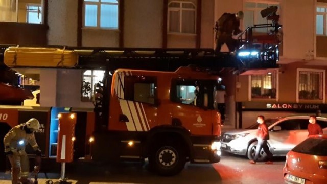 Zeytinburnunda çıkan yangında hastaneye kaldırılan yaşlı adam hayatını kaybetti