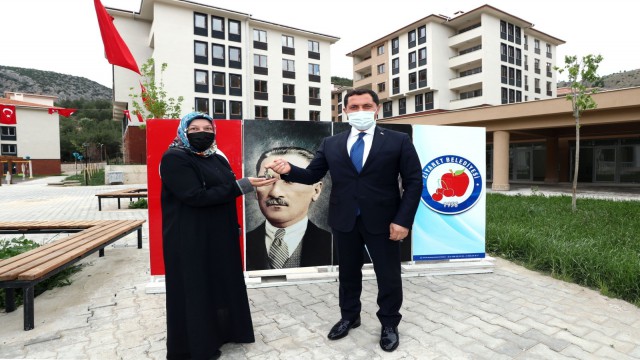 Ziyarette 2. etap TOKİ konutlarının anahtar teslimi yapıldı