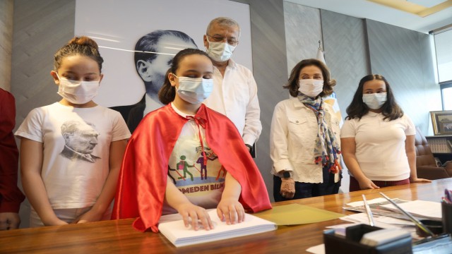 Zoru Başaranlar kitabı görme engelliler için kabartma yazıyla basıldı