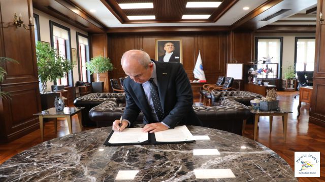 Başkan Akgün, AB'nin Belediye Başkanları Sözleşmesi'ne imzaladı