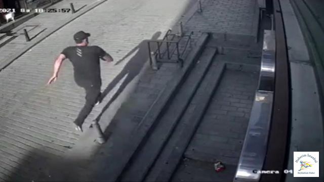 Masaj broşürüyle oyaladı, paralarını çaldı