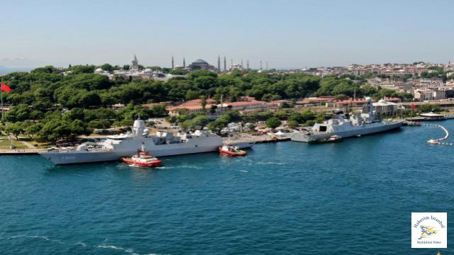 Sarayburnu'na demirleyen savaş gemileri havadan görüntülendi