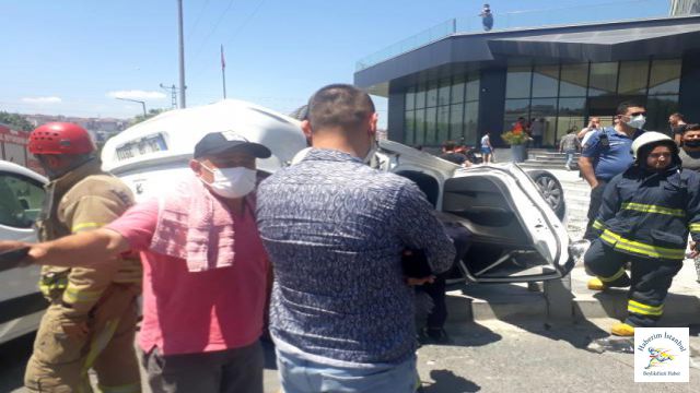 Yenibosna'da kaza geçiren sürücü feeci sıkıştı