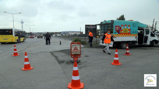 Çakmaklı Mahallesi’nde kaldırımları işgal eden araçlara bariyer engeli