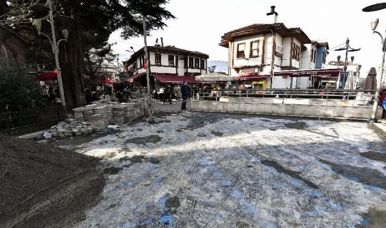 Bursa’da Abdal Camii çevresinde zemin yenileniyor