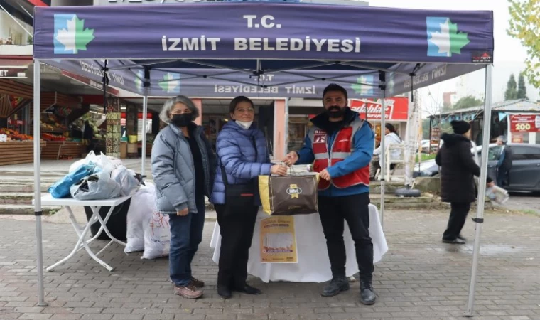 Kocaeli İzmit’te kıyafet dayanışması sürüyor