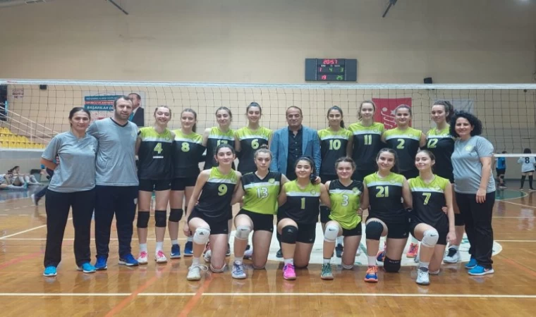 Manisalı genç kızlar Kula ekibini mağlup etti