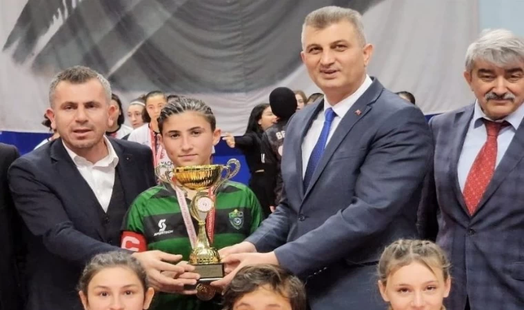 Gölcük Barbaros Hayrettin Lisesi Futsal’da Kocaeli şampiyonu oldu