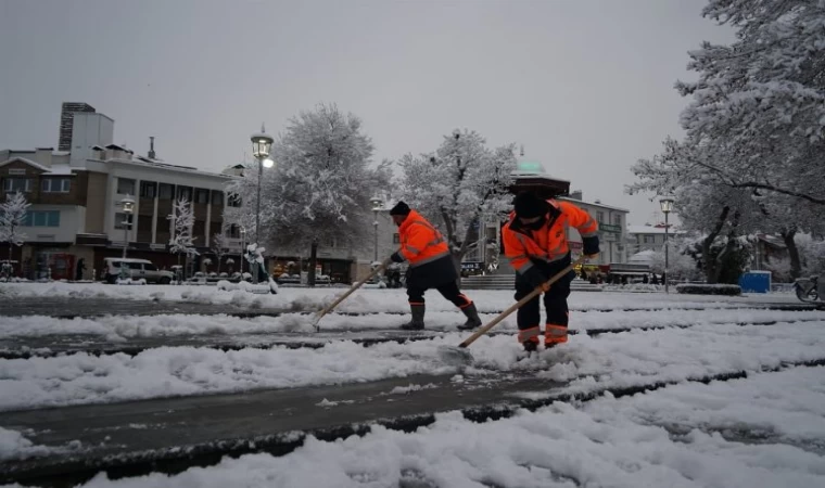 Konya’da ’kar ve buzlanma’ mesaisi