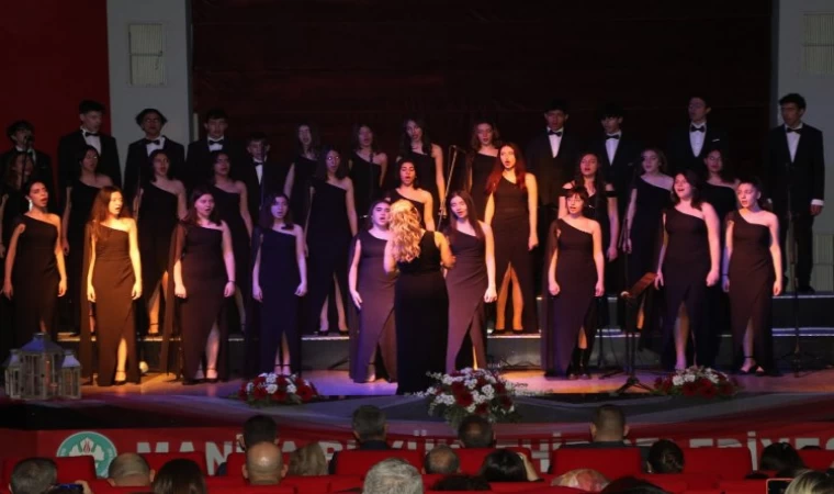 Manisa’da gençlik ve çocuk korosundan muhteşem konser